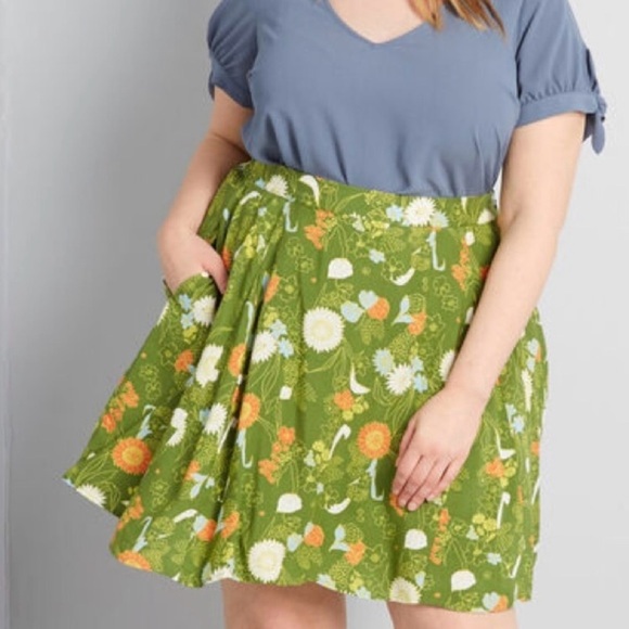 Modcloth Dresses & Skirts - ModCloth Floral Green Skirt Elastic Stretch Waist 1X